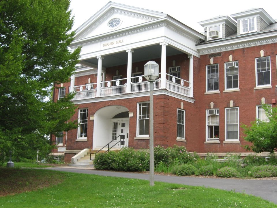 Application Deadline Extended for Summer Undergraduate Research Fellowship